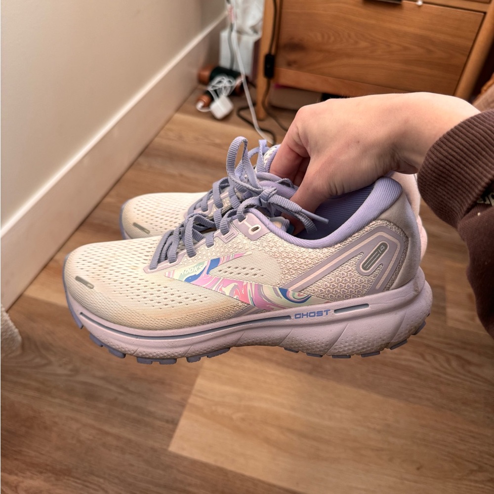 brooks ghost running shoes